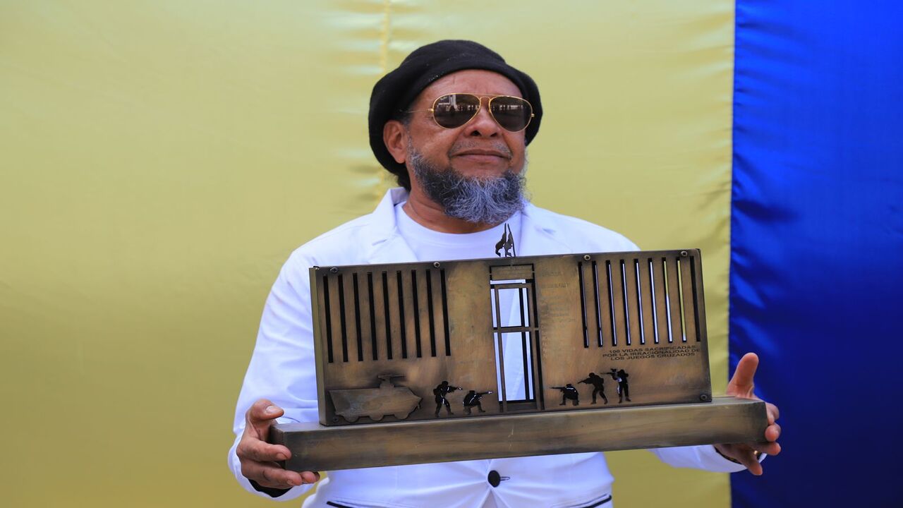 Gobernación de Antioquia, creo el primer monumento en honor a las victimas de la toma del Palacio de Justicia