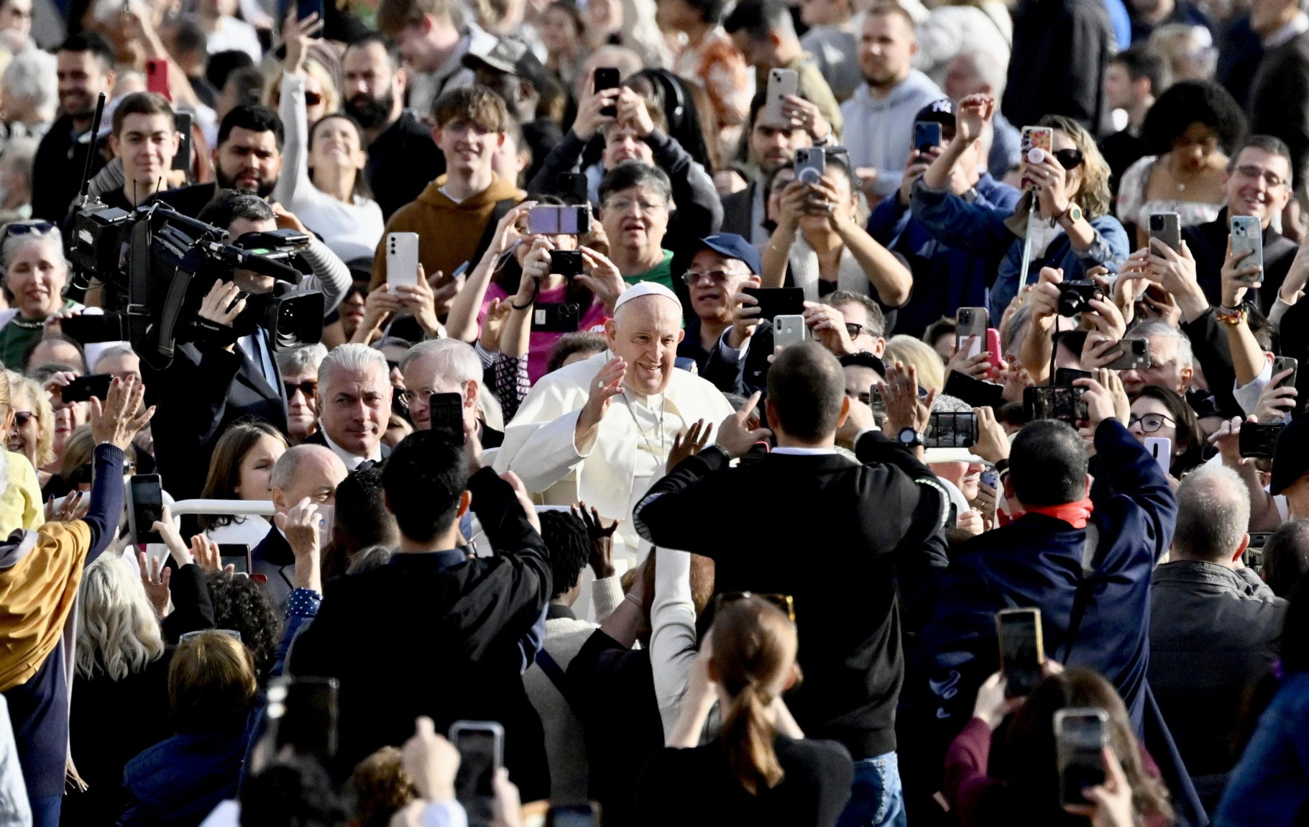 El papa lamenta que haya cristianos sin alegría, con “cara de bacalao”