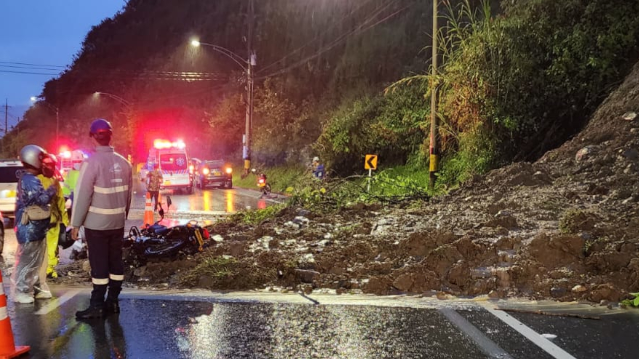 Pasó a un carril en la vía Medellín y San Jerónimo por derrumbe