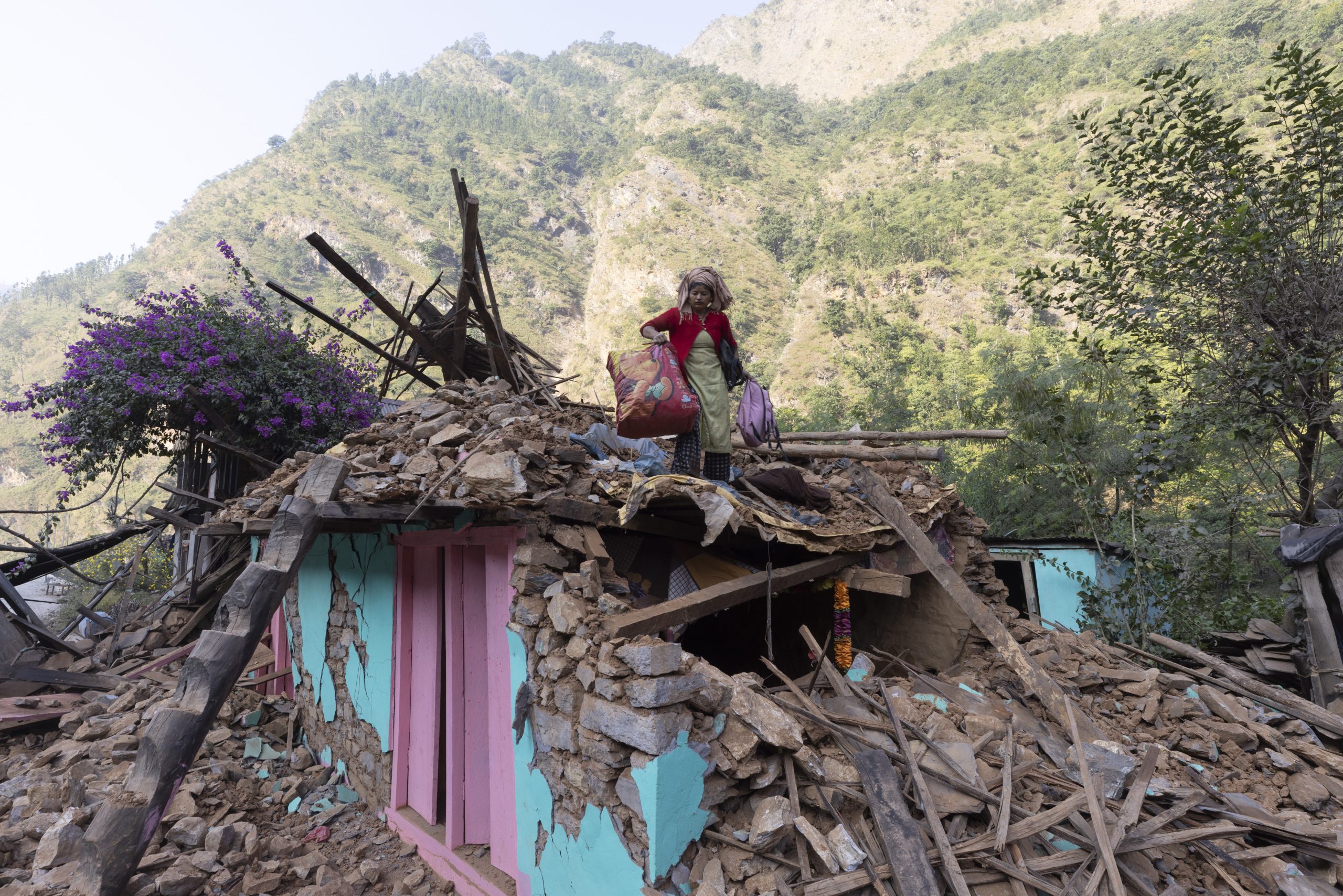Nuevo terremoto de 5,3 sacude el oeste de Nepal tras el seísmo del viernes con 153 muertos