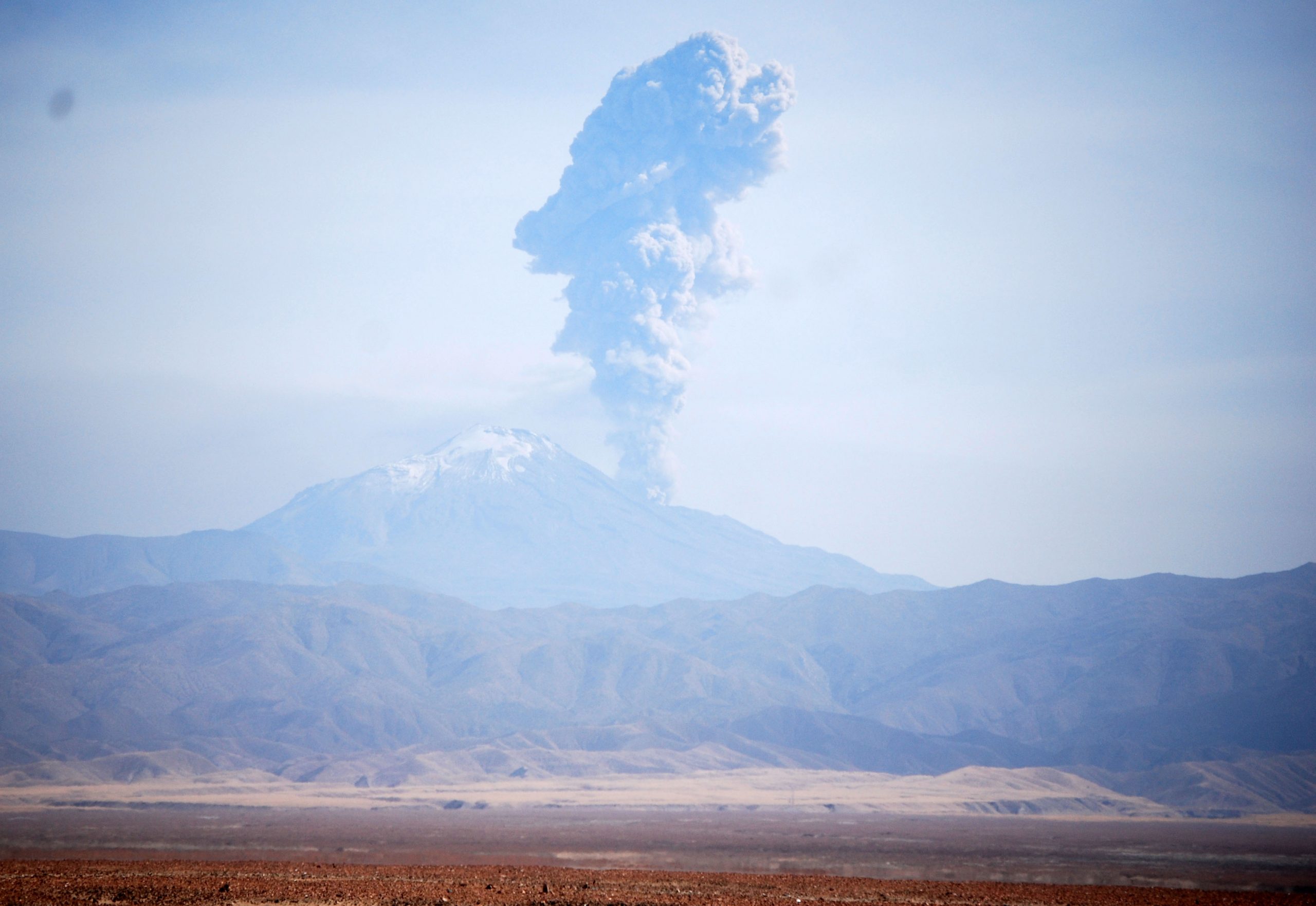 El volcán Sabancaya, en el sur de Perú, ha registrado más de 80.000 explosiones en siete años