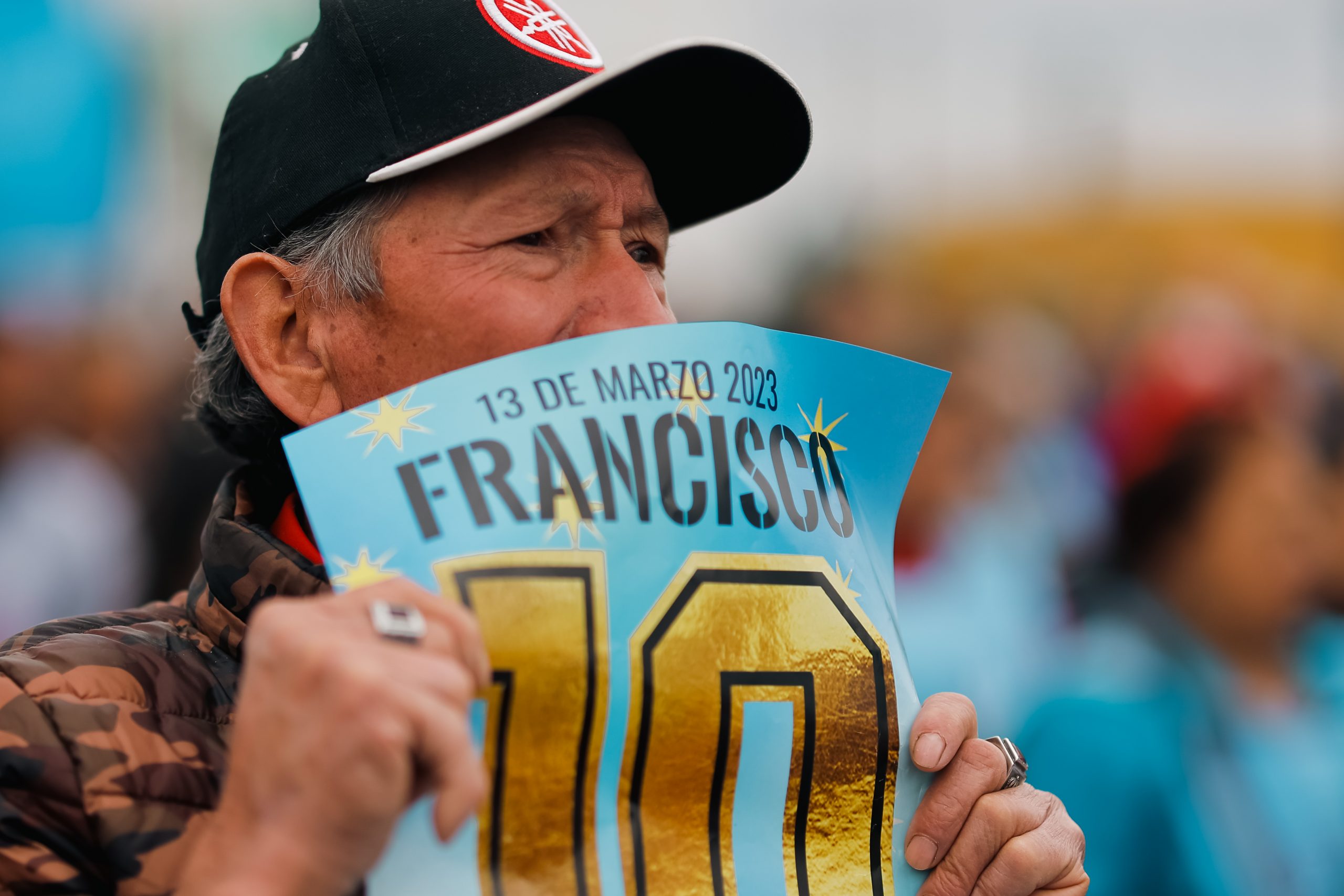 “¡Vení, Francisco, tu pueblo te espera!”, los fieles piden al papa que visite Argentina