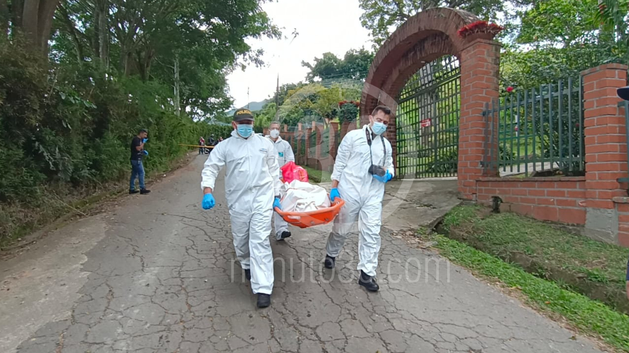 FOTOS: Con puñaladas y heridas de arrollamiento encontraron el cadáver de un hombre en Girardota 