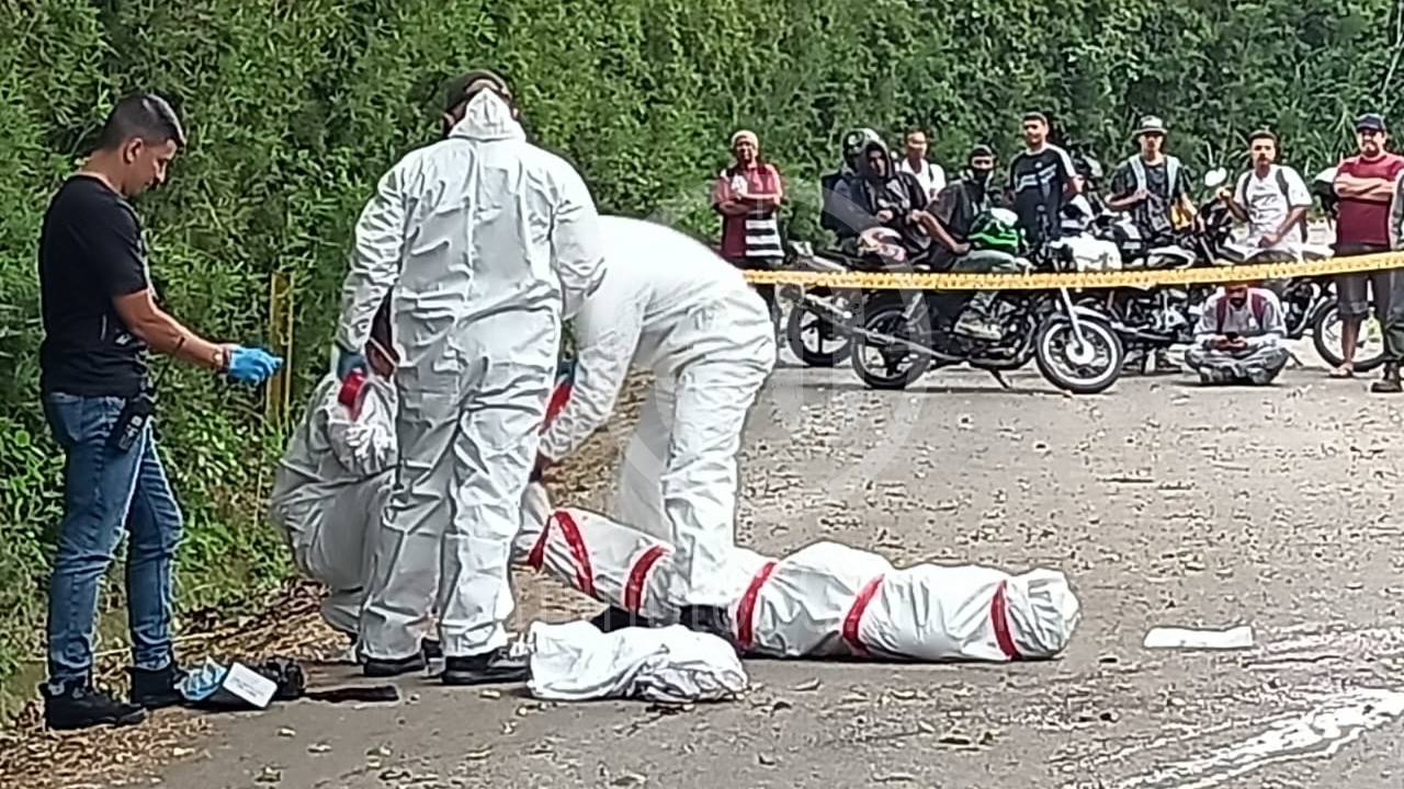 FOTOS: Con puñaladas y heridas de arrollamiento encontraron el cadáver de un hombre en Girardota 