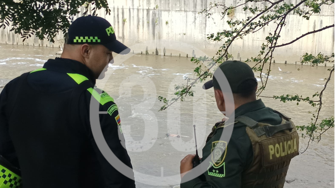 VIDEO Y FOTOS: Encontraron el cuerpo de un hombre en el río Medellín: tenía un tatuaje de una camandula