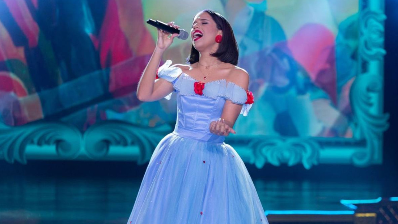 Ángela Aguilar de "Yo Me Llamo" hija vallenata y militar