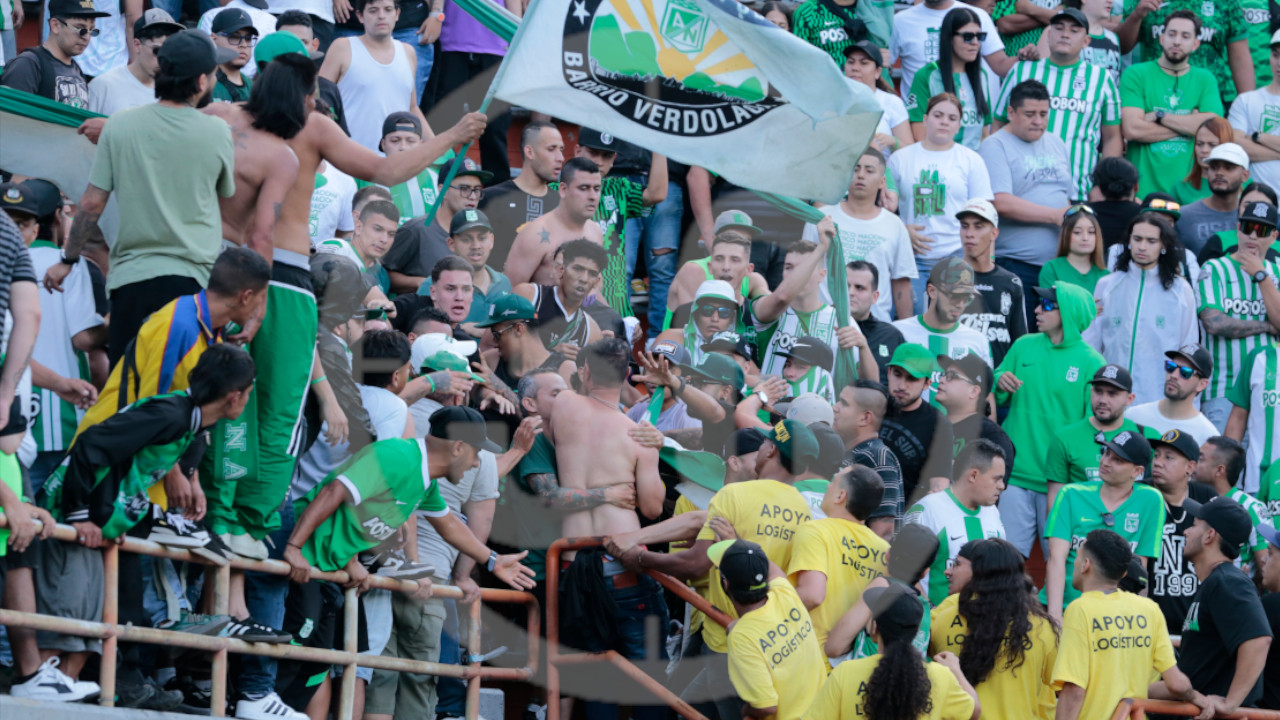 Los hinchas pelean y Atlético Nacional paga