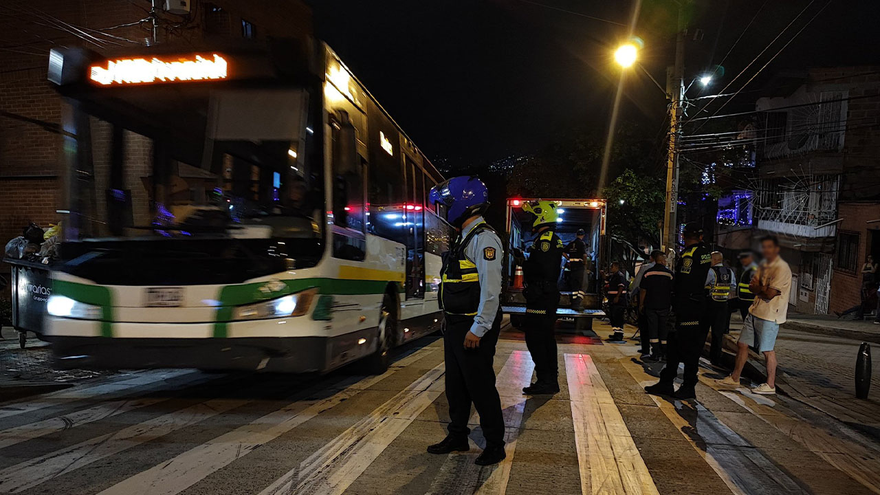 Operativos en el carril del Metroplús en La 45, Medellín