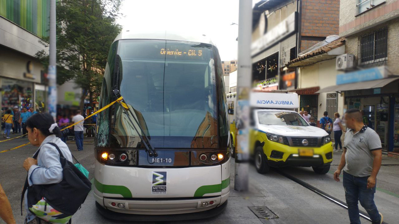 Tremendo guarapazo, Tranvía de Ayacucho restablece su servicio tras accidente de tránsito