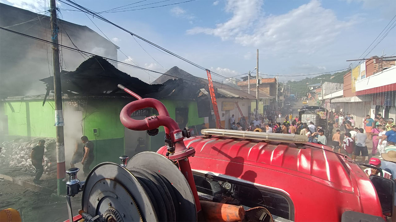 Fuerte incendio en una ferretería en Viota dejó varias personas heridas