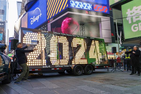 Los números de 2024 que darán la bienvenida al año nuevo ya pueden verse en Times Square