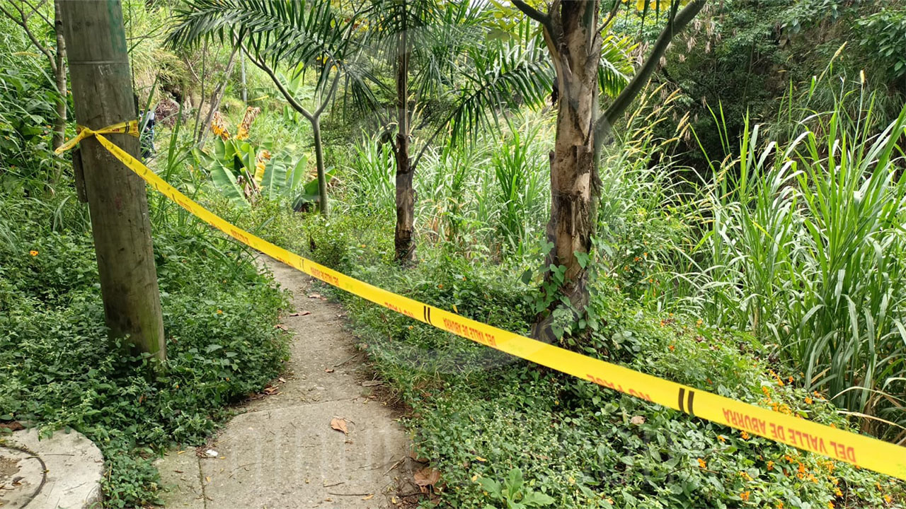 FOTOS Y VIDEO. Encuentran cuerpo en quebrada La Iguana a la altura de Blanquizal: "le sacaron hasta los ojos" 2 4 7