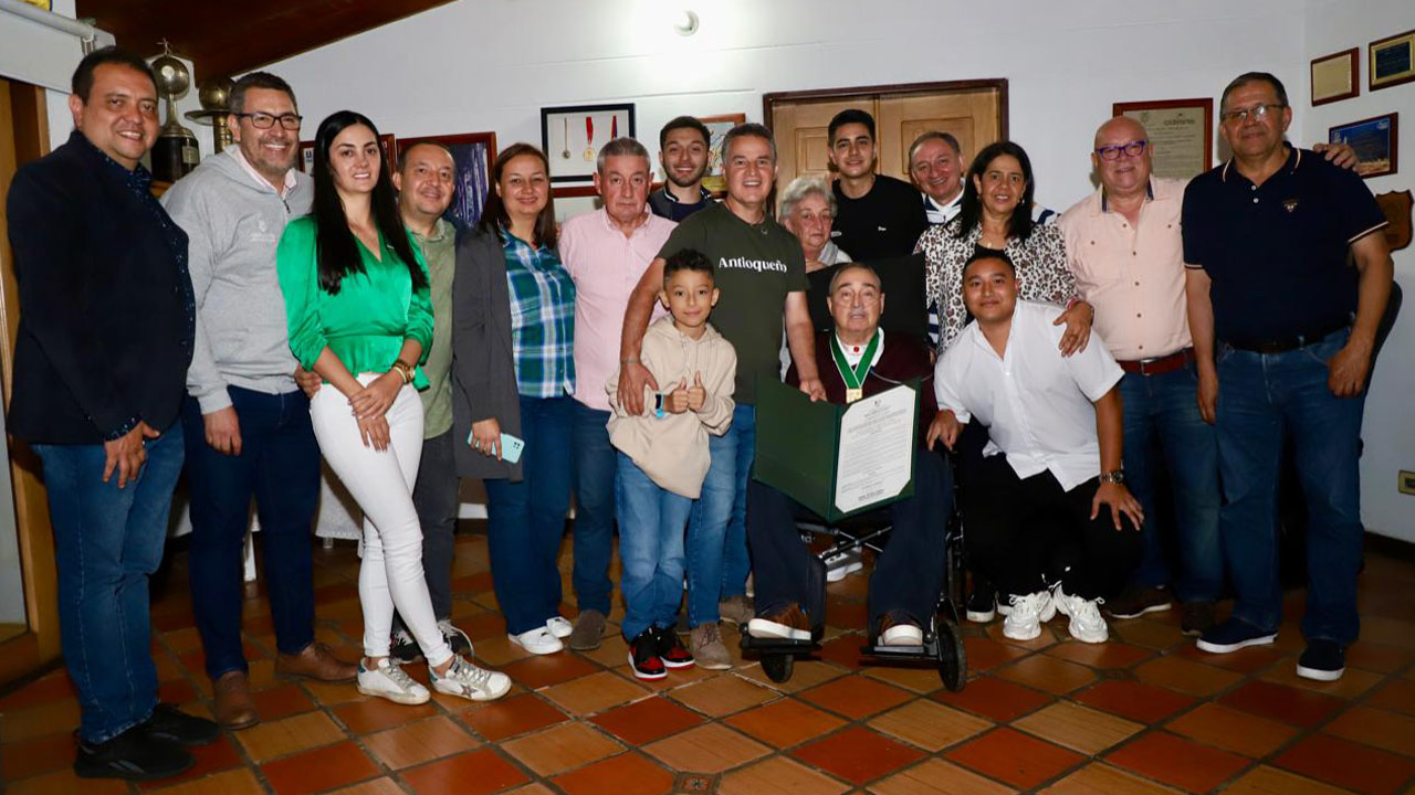 El profe Luis Fernando Montoya recibió el Escudo de Antioquia Categoría Oro