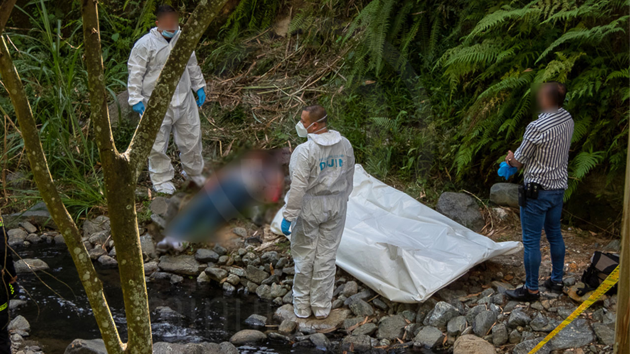 FOTO MINUTO30: Encontraron cuerpo de hombre en quebrada de Robledo