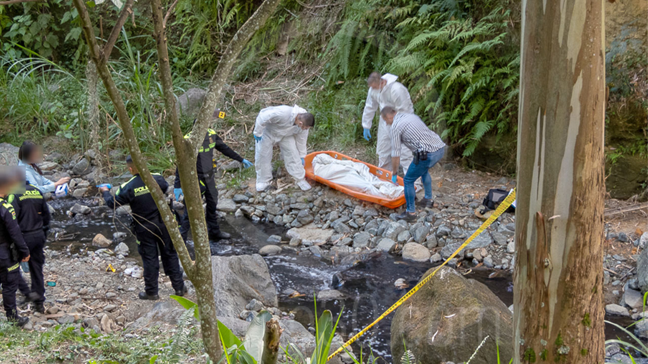 FOTO MINUTO30: Encontraron cuerpo de hombre en quebrada de Robledo
