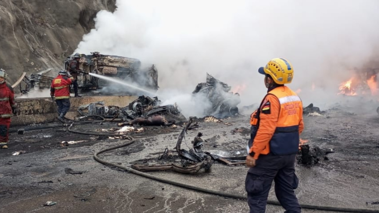 8 fallecidos dejó choque entre 17 vehículos en Venezuela