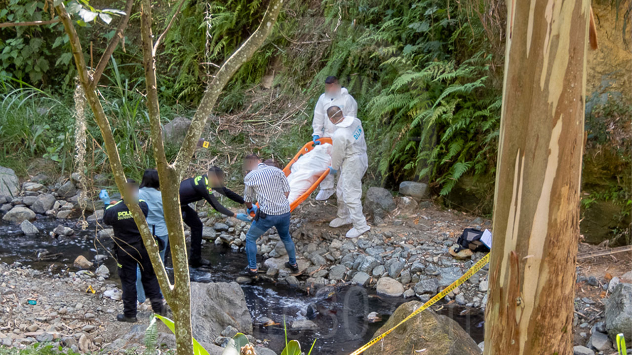 FOTO MINUTO30: Encontraron cuerpo de hombre en quebrada de Robledo