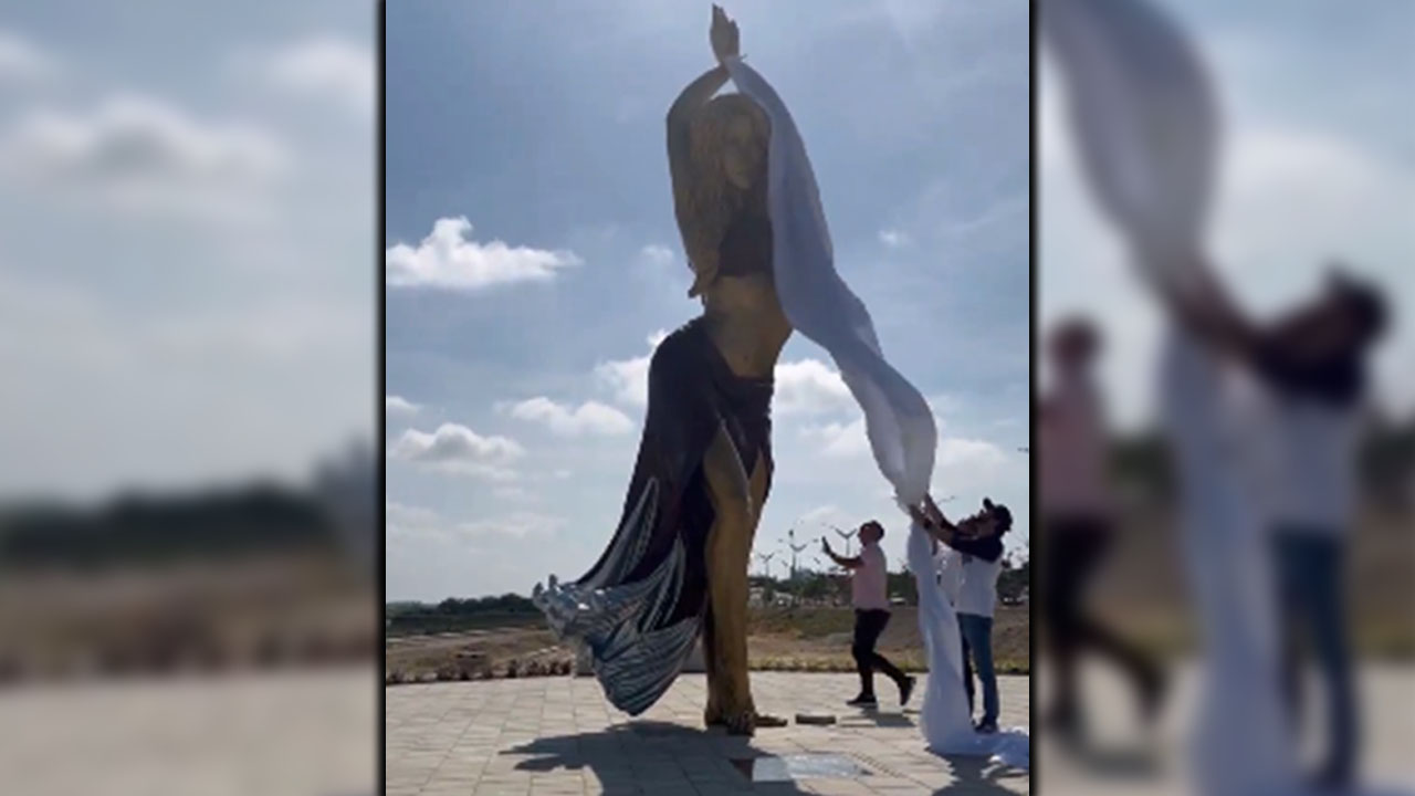 Así es la nueva estatua de Shakira en su tierra natal