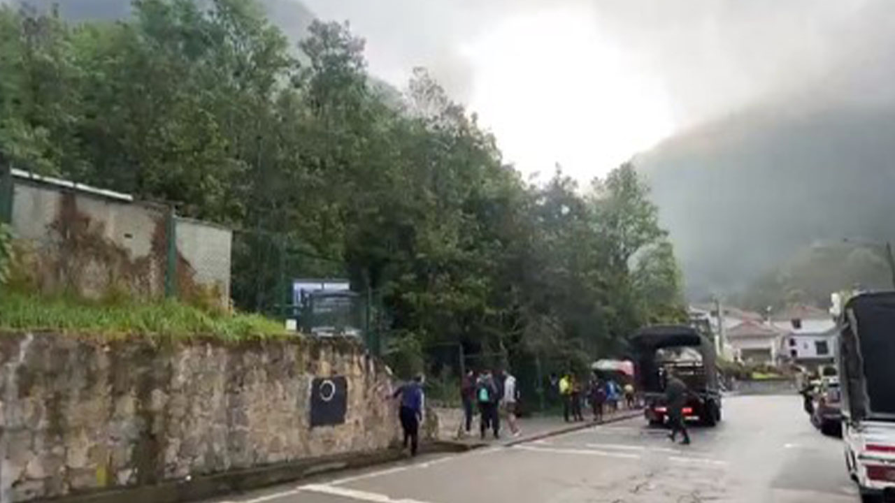 Buscan desesperadamente a un grupo de 10 jóvenes desaparecidos en el Cerro de Monserrate