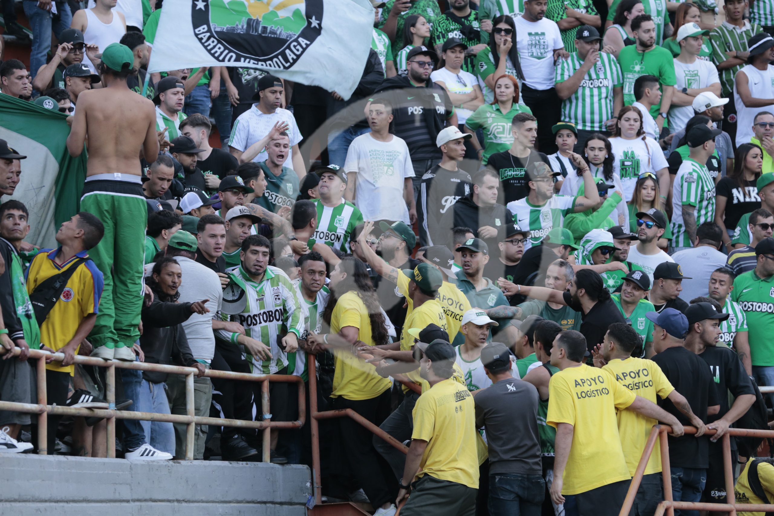 GALERÍA DE FOTOS: Los hinchas pelean y Atlético Nacional paga 8 DESORDEN12 scaled