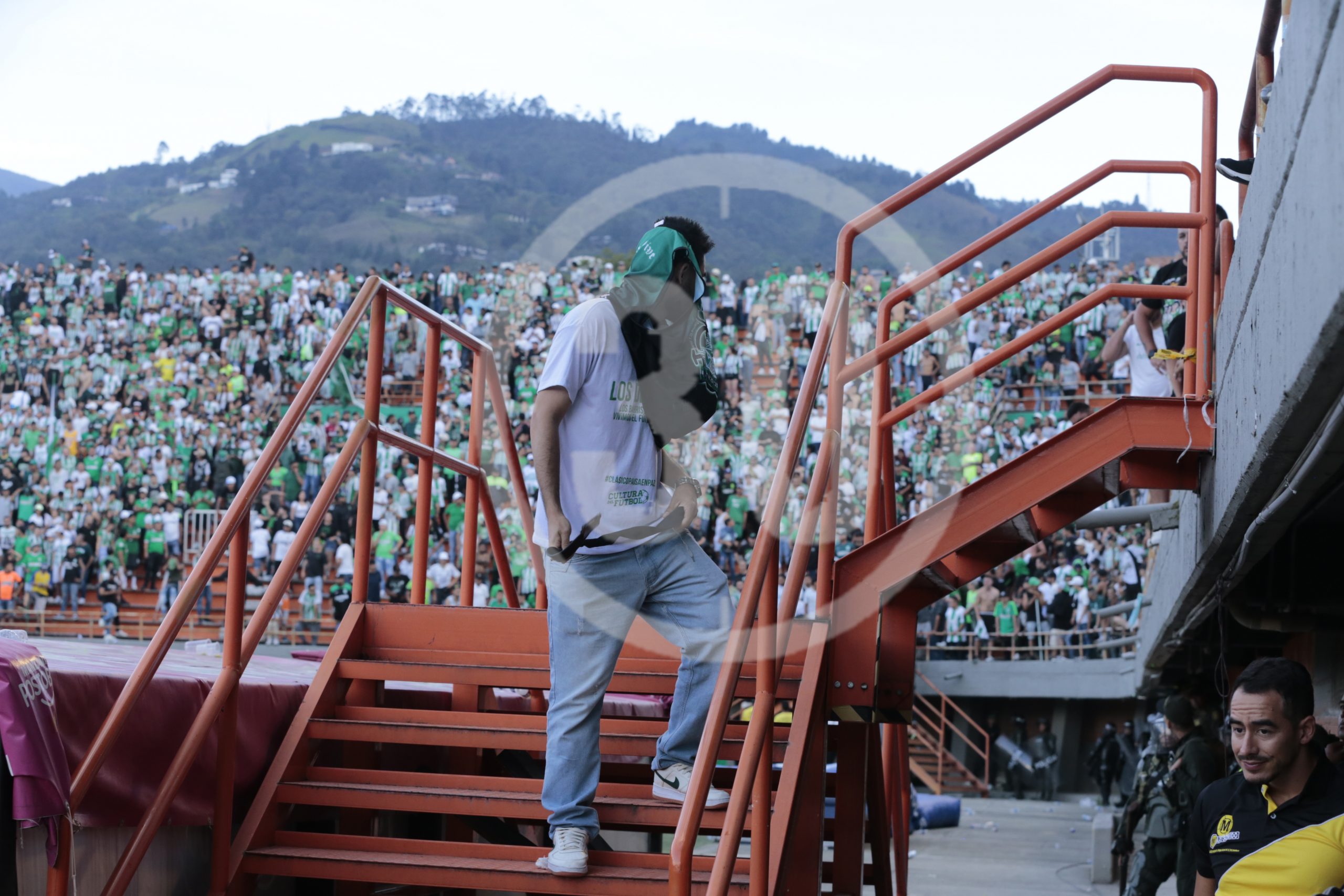GALERÍA DE FOTOS: Los hinchas pelean y Atlético Nacional paga 3 DESORDEN4 scaled