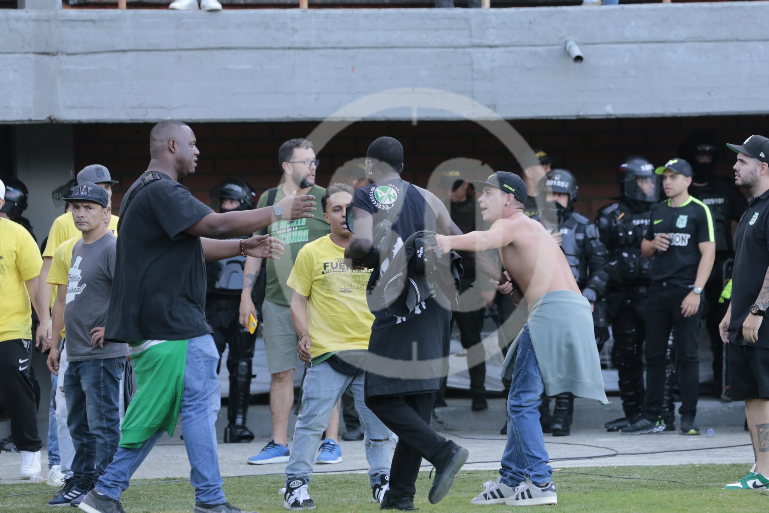 GALERÍA DE FOTOS: Los hinchas pelean y Atlético Nacional paga 6 DESORDEN8 scaled