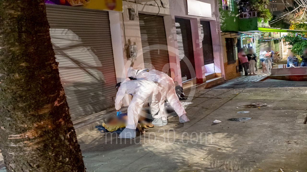 FOTOS. Habitante de calle estaba durmiendo en un ande y fue apuñalado por un hombre en el barrio Buenos Aires