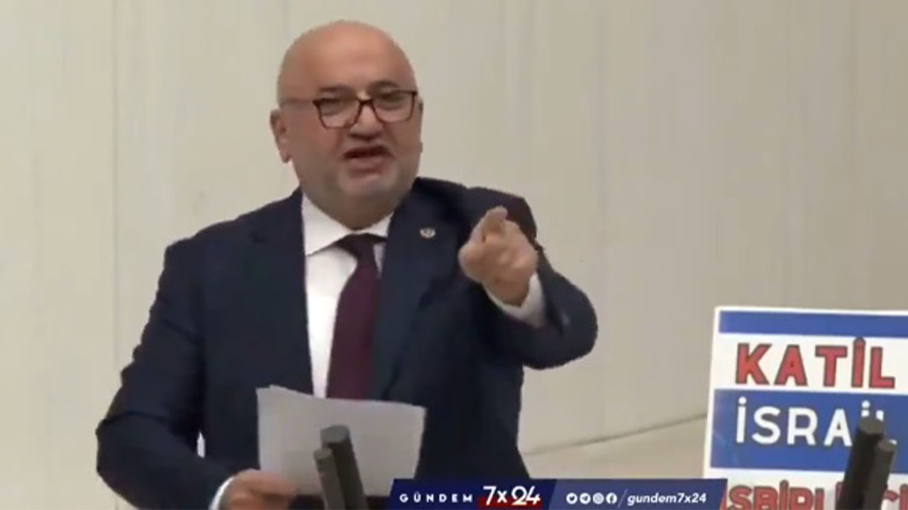 diputado islamista Hasan Bitmez, quien hablaba al parlamento turco