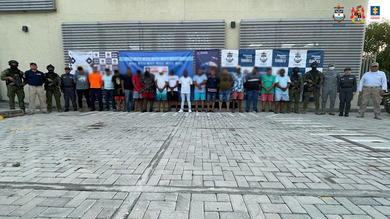 Funcionarios de la Armada y Migración, entre 24 capturados de banda ‘La Agencia’, dedicada al tráfico de migrantes