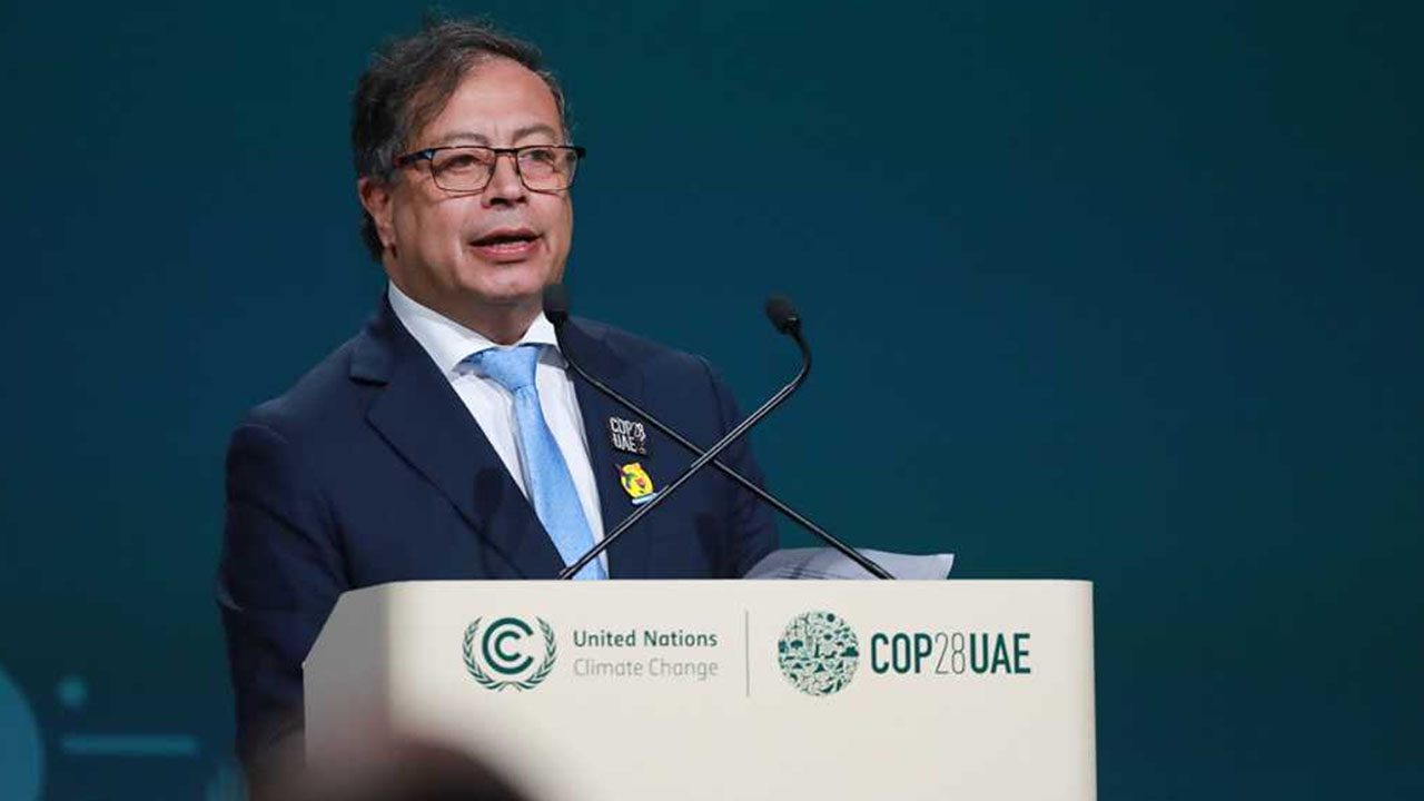 Petro amenaza con romper relaciones con Israel si no cumple cese al fuego