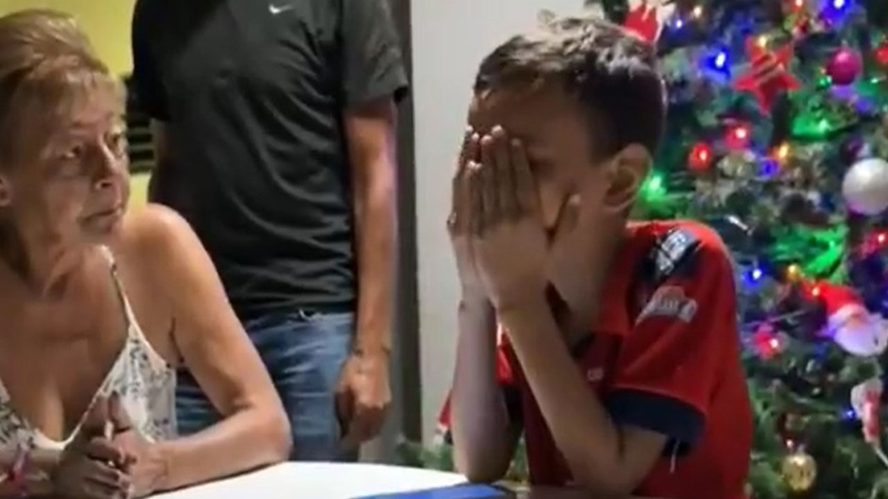 Pequeño hincha del DIM emocionado con su primera final. Rodeado de la familia conoció la maravillosa noticia