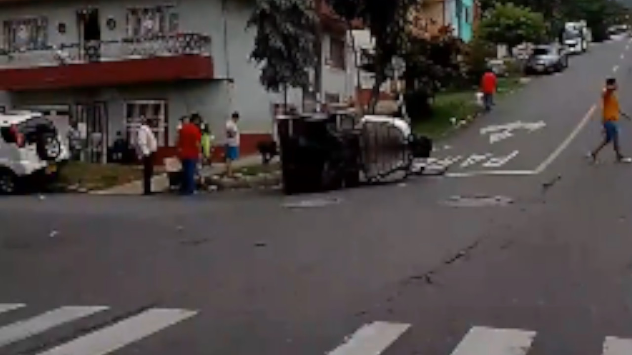 Motociclista se tragó un pare en Aranjuez, chocó contra 'motoratón'