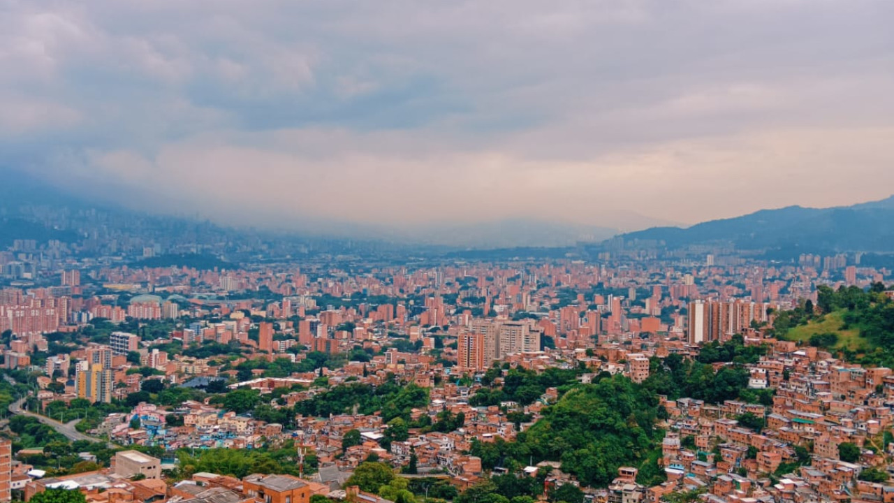Salga arropado que está lloviendo en algunos sectores del Valle de Aburrá 1