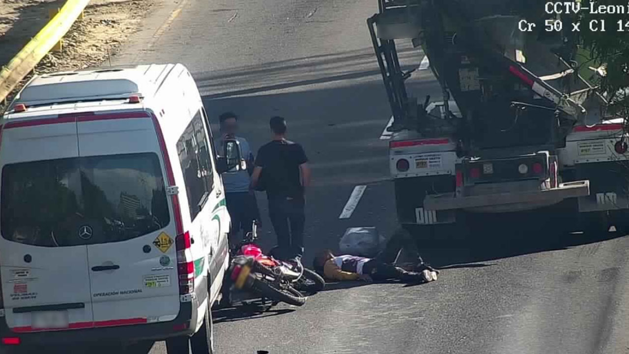 Se presenta cierre en la Autopista Sur, en la calzada Oriental, por choque con moto