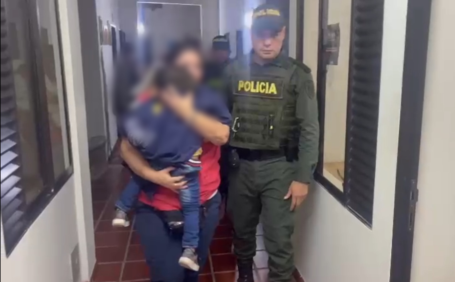 Foto cortesía Policía Antioquia: La Impactante historia de 2 niños que encontraron abandonados