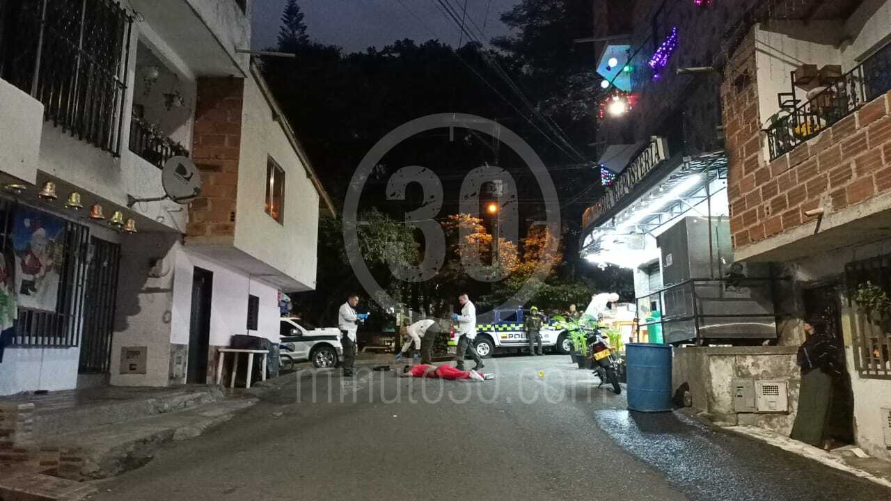 FOTOS Y VIDEO. En Belén Rincón asesinan a un hombre en plena vía publica 