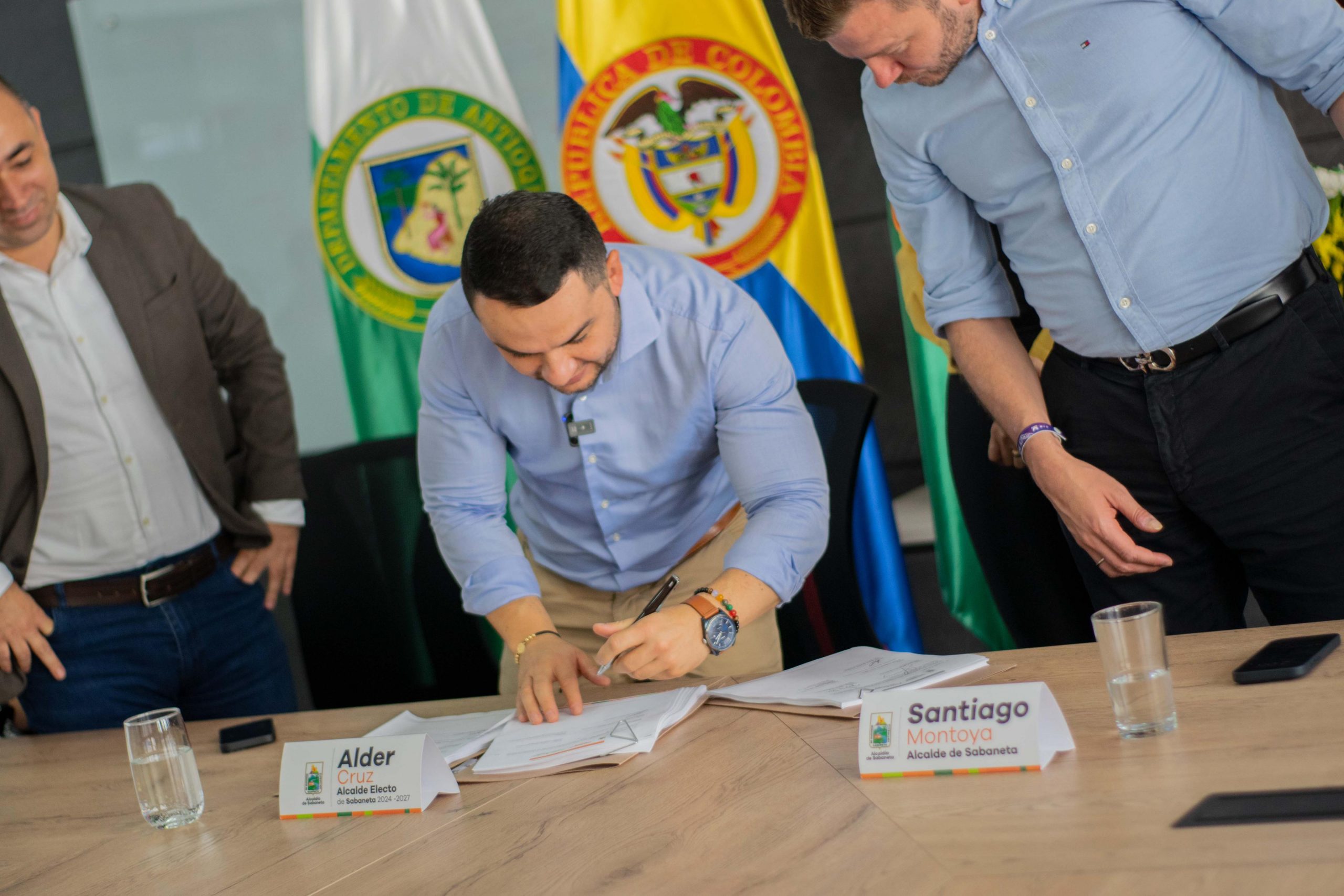 Cierra empalme en Alcaldía de Sabaneta