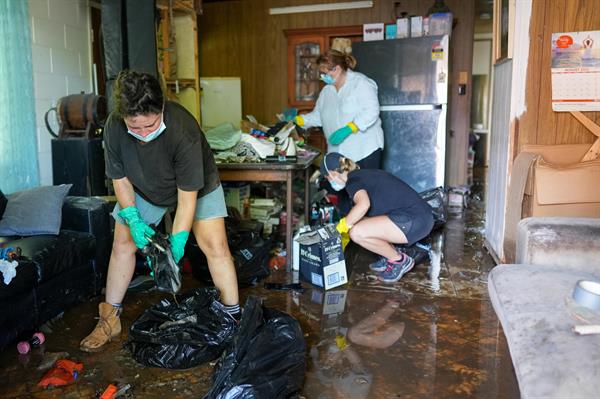Decenas de comunidades aisladas en Australia por las inundaciones causadas por un ciclón