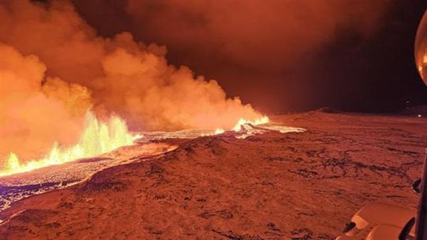 VIDEOS: Un volcán hace erupción al noreste de la ciudad islandesa de Grindavík