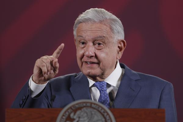 López Obrador minimiza la caída en los resultados educativos de México en el informe PISA