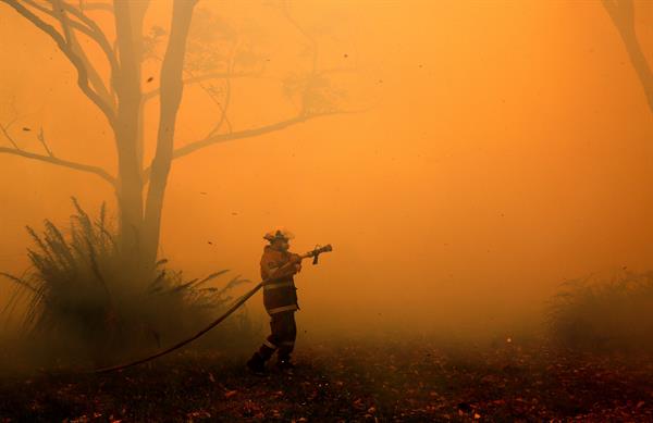 Incendios forestales en el suroeste de Australia calcinan tres casas antes de la Navidad