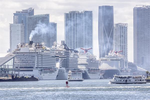 El puerto de Miami bate récord de pasajeros de cruceros en 2023