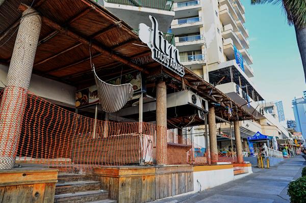 Trabajadores turísticos afectados por Otis en México buscan rescatar ganancias decembrinas