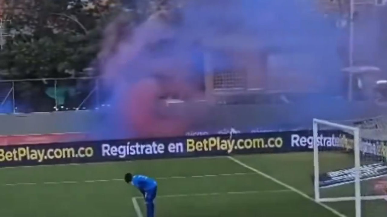 El humo azul 'poderoso' se hizo presente en el Polideportivo Sur