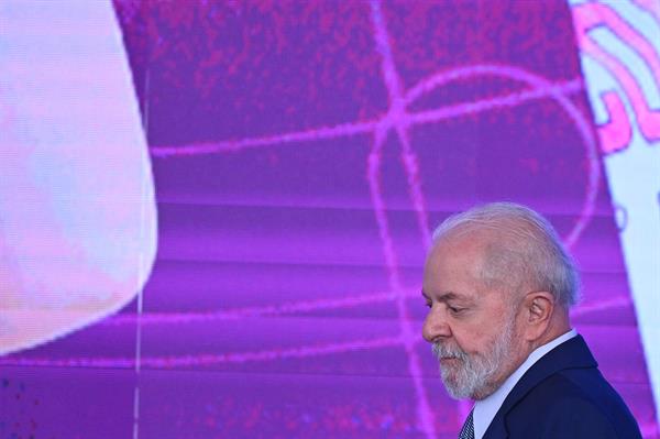 Lula anuncia una ayuda financiera a los bachilleres pobres para que terminen la secundaria