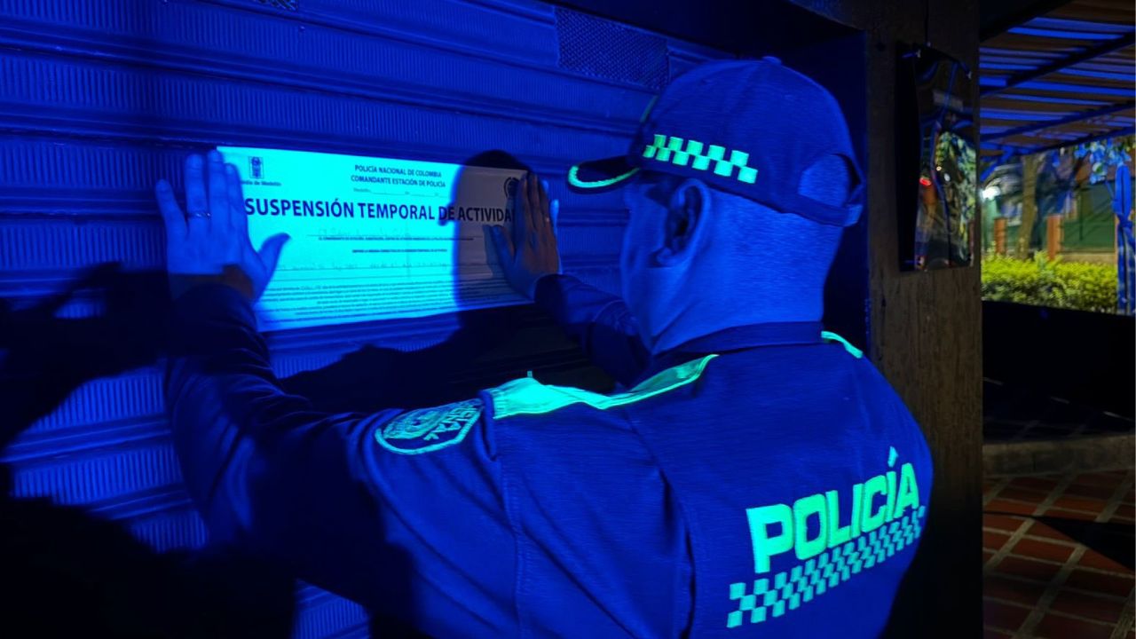 Bares sellados en la avenida 33 por licor falsificado y baja sanidad