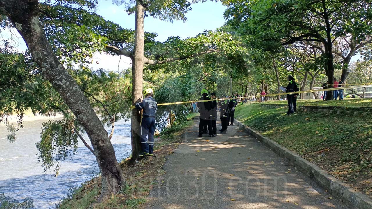  Cuerpo de un masculino fue hallado flotando en el río Medellín