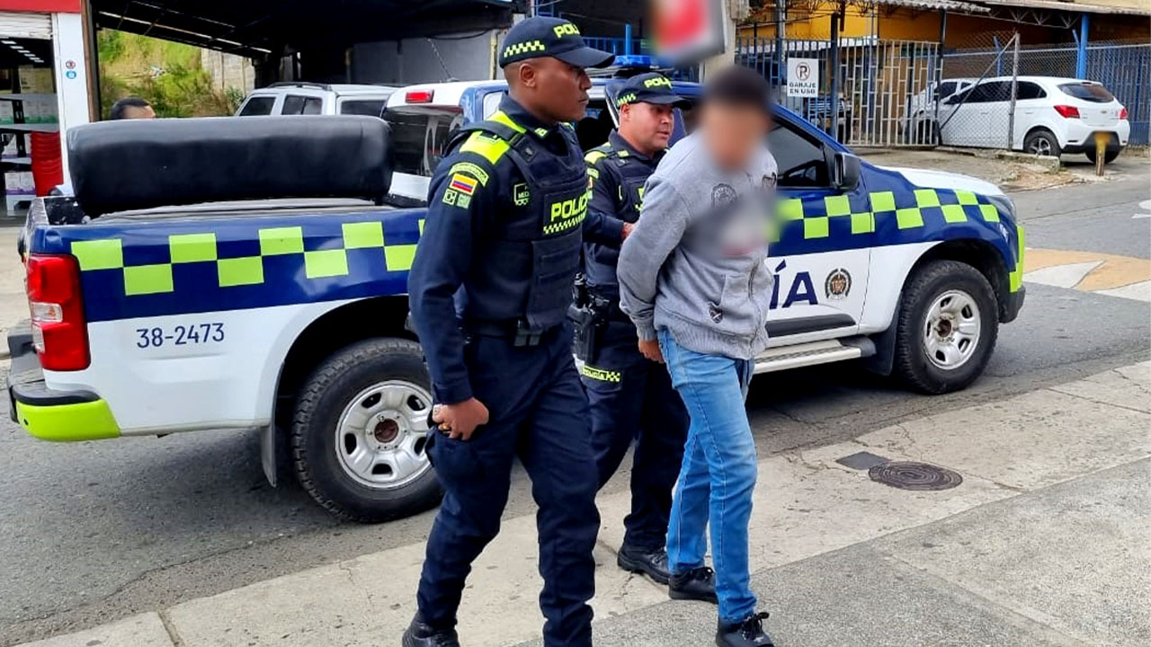 FOTOS Y VIDEO. Cogieron a ladrón con arma de fuego en San Pedro de los Milagros, iba a apoderarse de $30 millones 2 Cogieron a asaltante con arma de fuego en San Pedro de los Milagros, iba a apoderarse de $ 30 millones