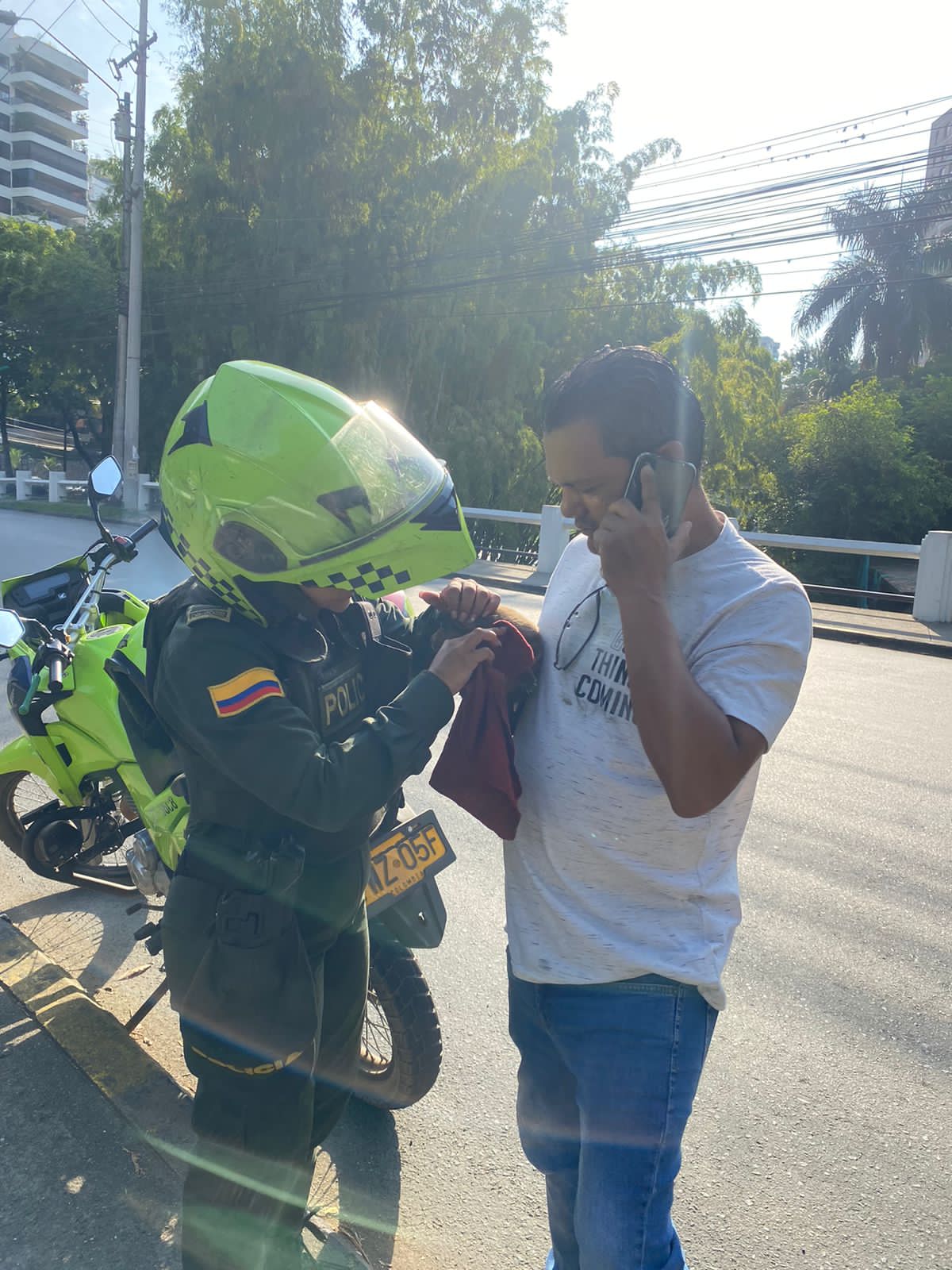VIDEO. Perro abandonado en el Rio Cali es rescatado por uniformado