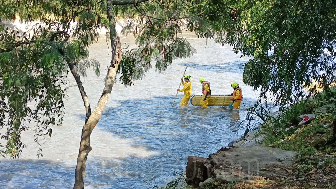 Cuerpo de un masculino fue hallado flotando en el río Medellín